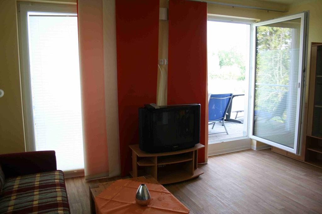 Uebernachtung Bei Michael - Ferienwohnung Rostock Eksteriør billede