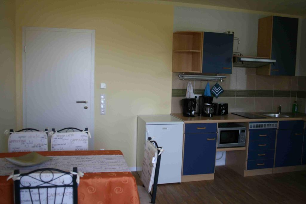 Uebernachtung Bei Michael - Ferienwohnung Rostock Eksteriør billede